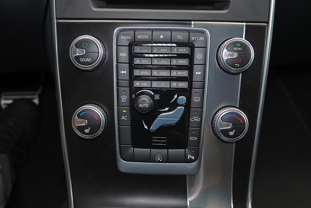 Volvo V60 T3 NordicPlus - Verwarmde voorstoelen - Parkeersensoren achter - Volvo On Call - High performance audio - Cruise control - Navigatie - Extra getint glas - 18' LMV