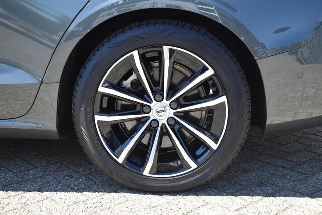Volvo V60 T6 Plug-in hybrid AWD Plus Dark | Verwarmbare voorstoelen + stuurwiel | Premium Sound by Harman Kardon | 360 graden Camera | Trekhaak | Google Navigatie | Elektrisch verstelbare voorstoelen + Memory | All Season banden | Verwarmbare voorruit |