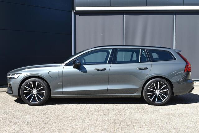 Volvo V60 T6 Plug-in hybrid AWD Plus Dark | Verwarmbare voorstoelen + stuurwiel | Premium Sound by Harman Kardon | 360 graden Camera | Trekhaak | Google Navigatie | Elektrisch verstelbare voorstoelen + Memory | All Season banden | Verwarmbare voorruit |
