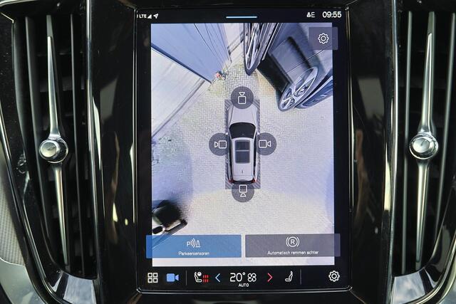Volvo V60 T6 Recharge AWD Plus Dark - IntelliSafe Assist & Surround - 360º camera - Harman/Kardon audio - Verwarmde voorstoelen, stuur & achterbank - Parkeersensoren voor & achter - Elektr. bedienb. voorstoelen met geheugen - Semi elektr. inklapbare trekhaak - 18' 