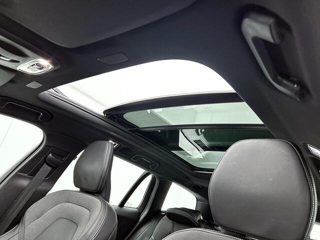 Volvo V60 T8 Hybride SOH 94% AWD R-Design / Panoramadak / Leder / Navigatie / Adap. Cruise / Pdc.V+A / Stuur- Stoelverwarming / Apk 01-2028
