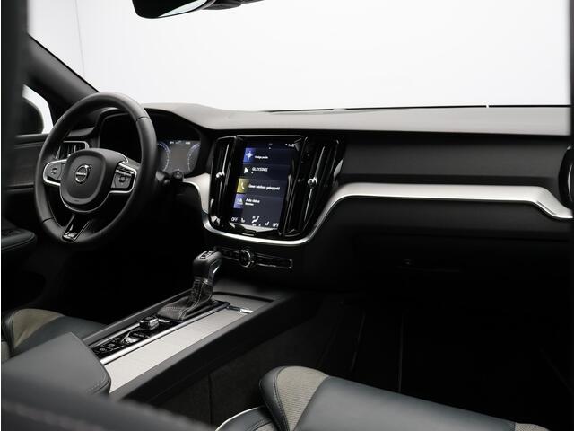 Volvo V60 T4 210PK R-Design / Parkeerverwarming / Trekhaak / Harman Kardon / Full Led / Exterior Stylingkit / Gelamineerd Glas / Keyless / 19"