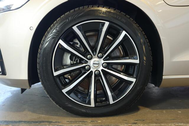 Volvo V60 2.0 T6 Plug-in hybrid AWD Plus Dark | Elektrische wegklapbare trekhaak | Adaptive Cruise Control | 360° Parkeercamera | Stoelverwarming | Stuurwielverwarming | Harman Kardon Premium Audio | Google infotainment | Longe Range