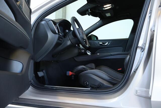 Volvo V60 2.0 T6 Plug-in hybrid AWD Plus Dark | Elektrische wegklapbare trekhaak | Adaptive Cruise Control | 360° Parkeercamera | Stoelverwarming | Stuurwielverwarming | Harman Kardon Premium Audio | Google infotainment | Longe Range