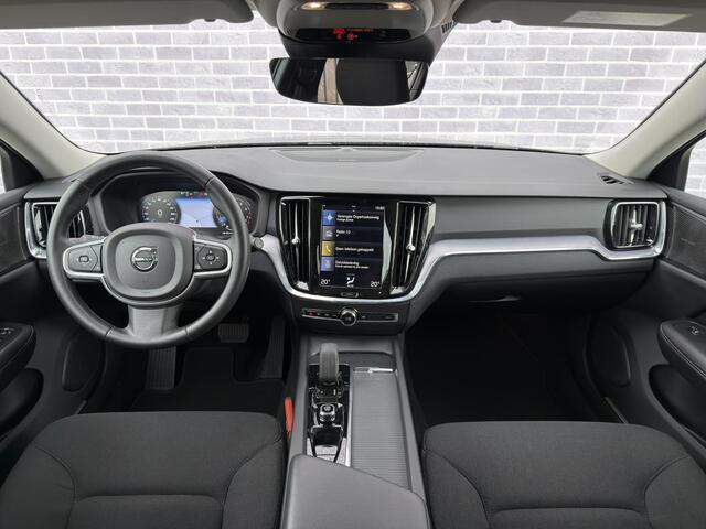 Volvo V60 2.0 B3 Momentum Business | Adaptieve Cruise Control | Parkeercamera | Harman Kardon Audio | Apple CarPlay & Android Auto | Donker Getint Glas | 18" Lichtmetalen Velgen |