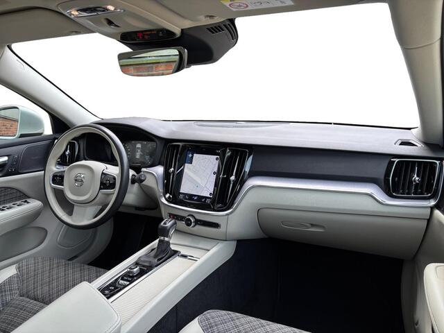 Volvo V60 2.0 T5 250 PK Aut8 ? Pano ? Trekhaak ? H/K