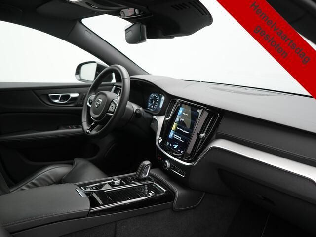 Volvo V60 T6 Recharge AWD R-Design PHEV 340pk Dealer O.H | Trekhaak Af Fabriek | Panodak | Harman / Kardon | Lederen Sportstoelen Memory & Ventilatie | Camera | Keyless | Stuur & Stoelen Verwarmd | Apple Carplay | Virtual | Navigatie | Cruise Control | DAB+ | 18" L