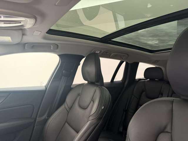 Volvo V60 2.0 T8 Plug-in hybrid AWD Ultra BRIGHT ** FULL OPTIONS, PANO, ACC, MASSAGE, B&W ** 1e EIG - UNFALLFREI ** ** INFORMEER OOK NAAR ONZE AANTREKKELIJKE FINANCIAL-LEASE TARIEVEN **