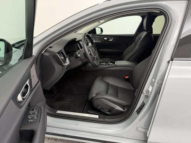 Volvo V60 2.0 T8 Plug-in hybrid AWD Plus Dark ** LEDER, H&K Sound, 360gr, 19-inch LMV, WINTER, MEMORY ** 1e EIG - UNFALLFREI ** ** INFORMEER OOK NAAR ONZE AANTREKKELIJKE FINANCIAL-LEASE TARIEVEN **