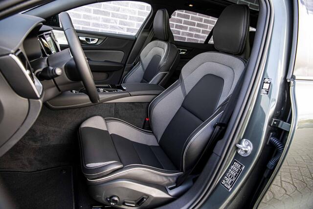 Volvo V60 2.0 T6 Plug-in hybrid AWD Ultra Dark | Sportstoelen | Schuif-/Kanteldak | Full-LED | Adaptieve Cruise Control | Head-Up Display | Stoelverwarming Voor en Achter | 19" | Getint Glas | Harman Kardon Audio | BLIS |