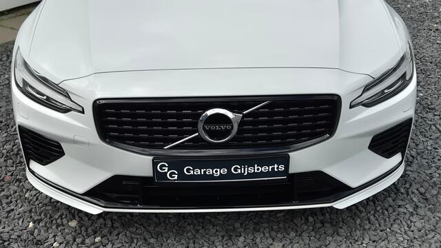 Volvo V60 2.0 T6 Recharge AWD R-Design Head Up - Stoelventilatie voor - Luxe lederen bekleding - Panorama Dak - 2000 KG Trekgewicht - Harman Kardon Sound Systeem - Camera achter - Lighting Pack - Privacy glass - 19 Licht metaal - Elektrisch bedienbare voorstoelen