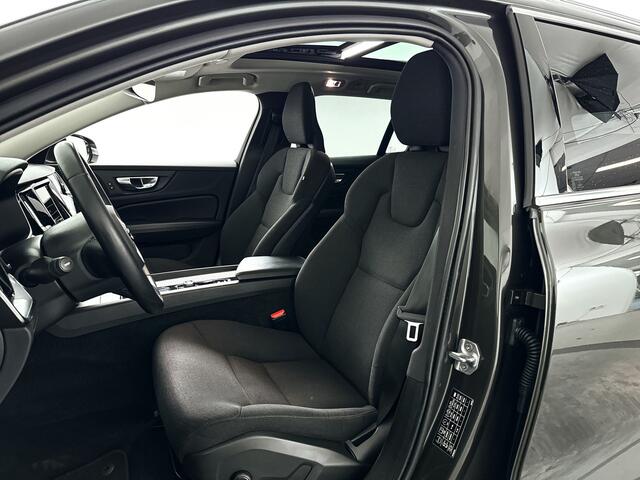 Volvo V60 B3 Momentum Business | Panoramadak | Parkeercamera | Stoel- en Stuurverwarming | Trekhaak