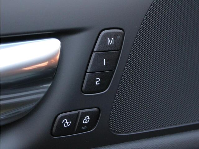 Volvo V60 2.0 B3 R-Design Automaat Origineel Nederlands, Elektrisch Verstelbare Stoelen, Lederen Bekleding, Elektrische Achterklep, Cruise & Climate Control