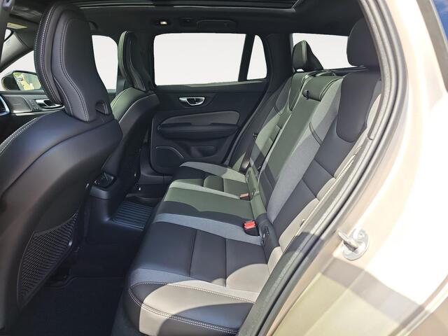 Volvo V60 2.0 T6 Plug-in hybrid AWD Plus Dark | Panoramadak | Sportstoelen | Pilot Assist | Stoelverwarming |