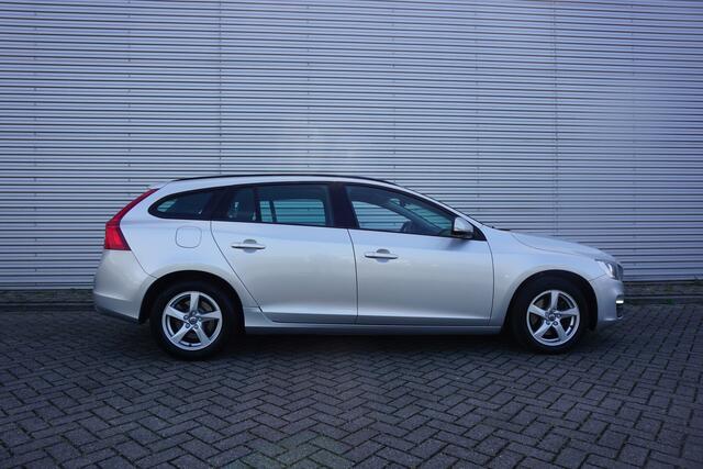 Volvo V60 2.0 D3 Kinetic AUTOMAAT - Climate / Navi / Cruise / Stoelverw. / Parkeers. / Lm velgen