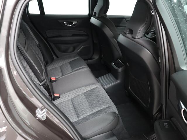 Volvo V60 T6 350PK Recharge AWD Core Bright / Adaptive Cruise / BLIS / Verwarmbare Voorstoelen + Stuurwiel / 19" Wielen / Keyless /