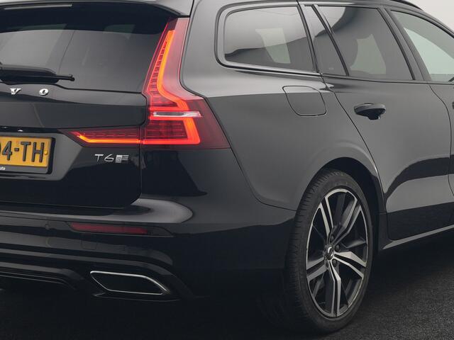 Volvo V60 T6 Twin Engine AWD R-Design 340pk Dealer O.H. | Adaptive Cruise | Camera | Harman / Kardon | Lederen Sportstoelen Memory & Verwarmd | Keyless | Blis | Apple Carplay | Navigatie | DAB | 19"L.M | Plug In Hybrid |