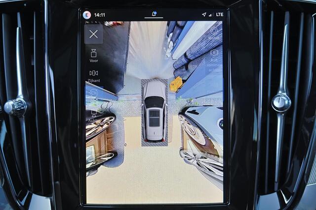 Volvo V60 T6 Recharge AWD Plus Dark - Panorama/schuifdak - IntelliSafe Assist & Surround - 360º Camera - Harman/Kardon audio - Verwarmde voorstoelen, stuur & achterbank - Parkeersensoren voor & achter - Elektr. bedienb. voorstoelen met geheugen - Head up display -