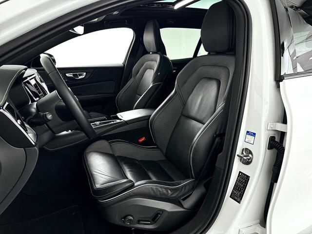 Volvo V60 T6 Plug-in hybrid AWD Ultimate Dark | Panoramadak | Parkeercamera | Head-up display | Harman Kardon | Stoel- en Stuurverwarming