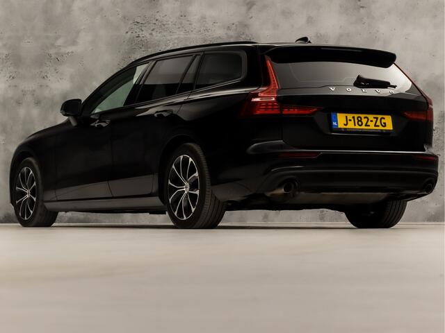 Volvo V60 2.0 B3 Sport 177Pk Automaat (APPLE CARPLAY, GROOT NAVI, PARKEERSENSOREN, GETINT GLAS, SPORTSTOELEN, DAKRAILS ZWART, LED KOPLAMPEN, NIEUWE APK, NIEUWSTAAT)