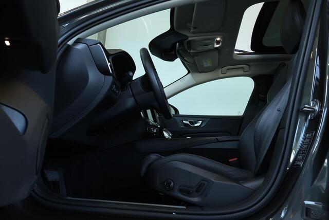 Volvo V60 T8 Recharge AWD Inscription | Semi-Electrische Wegklapbare Trekhaak | Panoramadak | Verwarmbare voorstoelen en stuurwiel | Adaptieve cruise control | Apple carplay/Android auto | Keyless Entree | Parkeer sensoren voor + achter | Parkeercamera