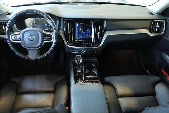 Volvo V60 T8 Recharge AWD Inscription | Semi-Electrische Wegklapbare Trekhaak | Panoramadak | Verwarmbare voorstoelen en stuurwiel | Adaptieve cruise control | Apple carplay/Android auto | Keyless Entree | Parkeer sensoren voor + achter | Parkeercamera