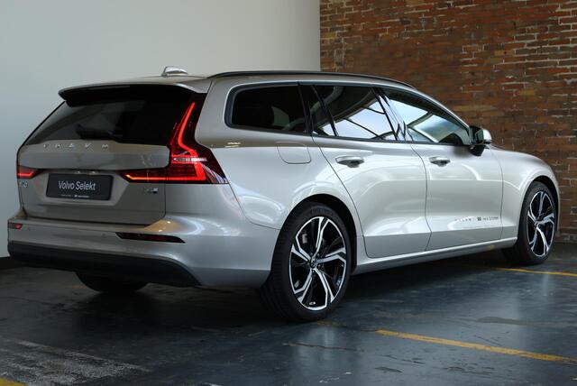 Volvo V60 T6 Plug-in hybrid AWD Essential | Lederen bekleding | BLIS | Parkeersensoren voor + achter | 19'' Lichtmetalen velgen | Stoelverwarming | Google Infotainment | Cruise control adaptief | Parkeercamera