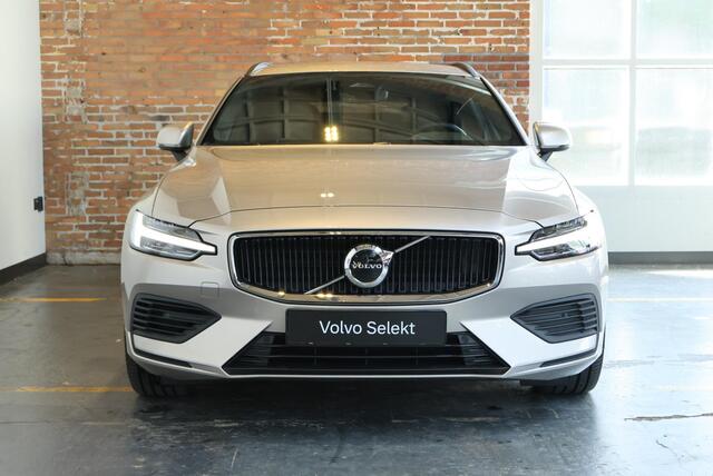 Volvo V60 T6 Plug-in hybrid AWD Essential | Lederen bekleding | BLIS | Parkeersensoren voor + achter | 19'' Lichtmetalen velgen | Stoelverwarming | Google Infotainment | Cruise control adaptief | Parkeercamera