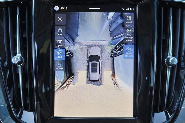 Volvo V60 T6 Recharge AWD Plus Dark - Panorama/schuifdak - IntelliSafe Assist & Surround - 360º Camera - Harman/Kardon audio - Verwarmde voorstoelen, stuur & achterbank - Parkeersensoren voor & achter - Elektr. bedienb. voorstoelen met geheugen - Head up display - 
