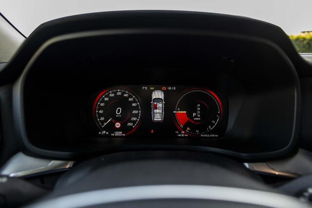 Volvo V60 2.0 T8 Twin Engine AWD Inscription | Pano | Harman Kardon