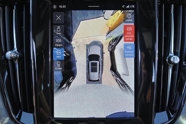 Volvo V60 T6 Recharge AWD Plus Dark - Panorama/schuifdak - IntelliSafe Assist & Surround - 360º Camera - Harman/Kardon audio - Verwarmde voorstoelen, stuur & achterbank - Parkeersensoren voor & achter - Elektr. bedienb. voorstoelen met geheugen - Head up display -