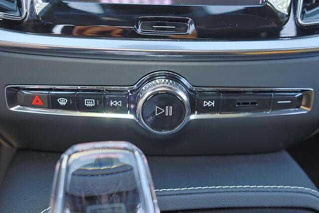 Volvo V60 T6 Recharge AWD Plus Dark - Panorama/schuifdak - IntelliSafe Assist & Surround - 360º Camera - Harman/Kardon audio - Verwarmde voorstoelen, stuur & achterbank - Parkeersensoren voor & achter - Elektr. bedienb. voorstoelen met geheugen - Head up display -