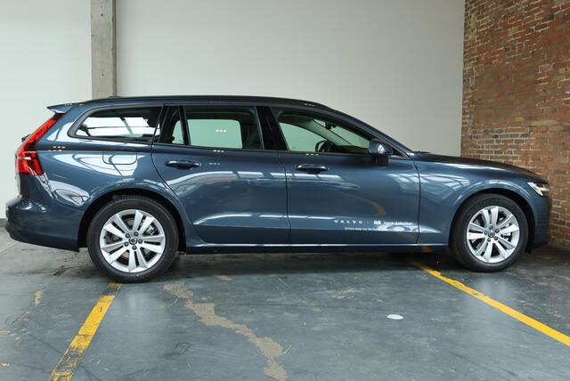Volvo V60 B4 Essential Edition | Stoelverwarming | Stuurwielverwarming | Parkeersensoren voor + achter | Parkeercamera | BLIS | Lederen Bekleding | Pilot Assist | Google Infotainment