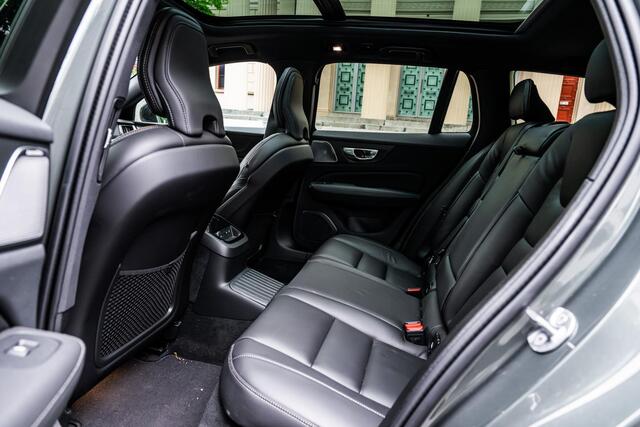 Volvo V60 2.0 T8 Plug-in hybrid AWD Ultra Dark | 21" Polestar | Black Pack | Bowers & Wilkins | Heico Uitlaatsysteem | Heico Body Kit | Trekhaak | Massage & Ventilatie |