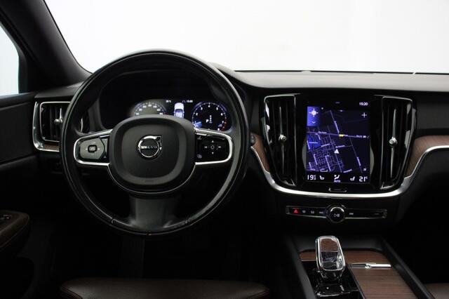 Volvo V60 2.0 B3 Inscription Automaat - Carplay, Panorama, Leer, Memory, Trekhaak
