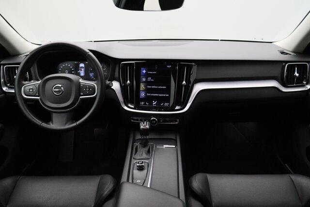 Volvo V60 2.0 T5 Momentum 2019 | INCL. BTW | Navigatie | Carplay | Spraakbediening | Regensensor | Elektrische Ramen | Boekjes | 2 Sleutels | Elektrische Achterklep | Achteruitrij Camera | Nationale Autopas