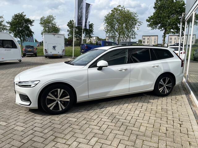 Volvo V60 2.0 B3 Core Carplay / Led / ACC / Clima