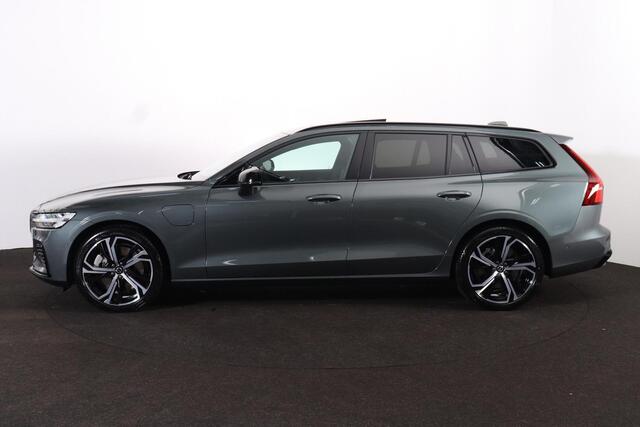 Volvo V60 T6 Recharge AWD Plus Dark - Panorama/schuifdak - IntelliSafe Assist & Surround - 360º Camera - Harman/Kardon audio - Verwarmde voorstoelen, stuur & achterbank - Parkeersensoren voor & achter - Elektr. bedienb. voorstoelen met geheugen - Head up display - 