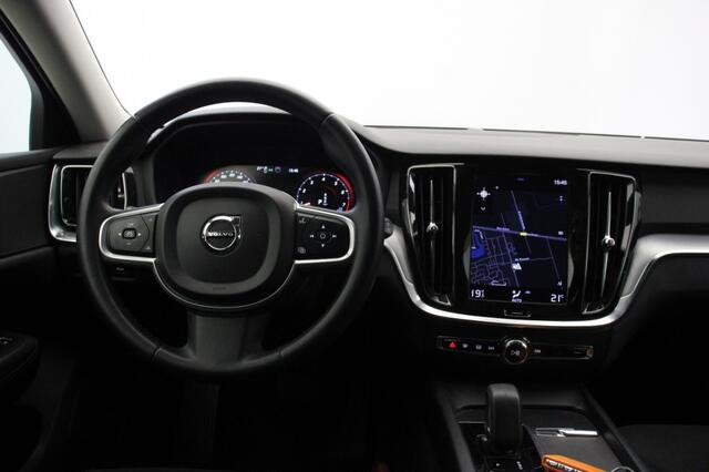 Volvo V60 2.0 B3 Momentum Business Automaat - Carplay, Camera, Digital Cockpit