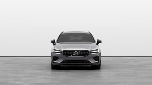 Volvo V60 2.0 T6 Plug-in hybrid AWD Ultra Dark | Sportstoelen | Schuif-/Kanteldak | Full-LED | Adaptieve Cruise Control | Head-Up Display | Stoelverwarming Voor en Achter | 19" | Getint Glas | Harman Kardon Audio | BLIS |