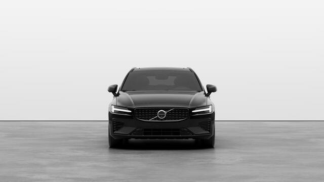 Volvo V60 2.0 T6 Plug-in hybrid AWD Ultra Dark | Sportstoelen | Schuif-/Kanteldak | Full-LED | Adaptieve Cruise Control | Head-Up Display | Stoelverwarming Voor en Achter | 19" | Getint Glas | Harman Kardon Audio | BLIS |