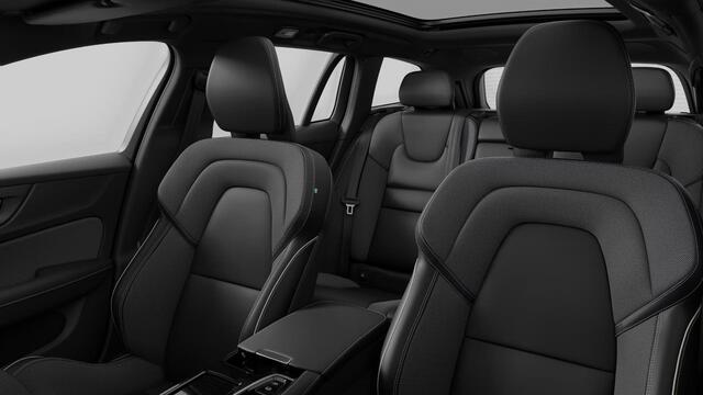 Volvo V60 2.0 T6 Plug-in hybrid AWD Ultra Dark | Sportstoelen | Schuif-/Kanteldak | Full-LED | Adaptieve Cruise Control | Head-Up Display | Stoelverwarming Voor en Achter | 19" | Getint Glas | Harman Kardon Audio | BLIS |