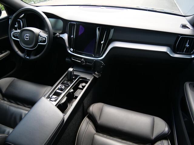Volvo V60 2.0 B4 Plus Bright 198 Pk Automaat Navi / DAB / Apple Carplay / Camera / Trekhaak
