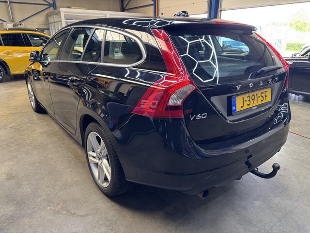 Volvo V60 1.5 T3 Momentum Trekhaak | Navi | Bleu-Tooth | Goed onderhouden % Bovag Occasion Partner %