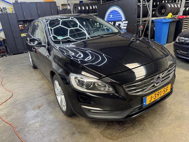 Volvo V60 1.5 T3 Momentum Trekhaak | Navi | Bleu-Tooth | Goed onderhouden % Bovag Occasion Partner %