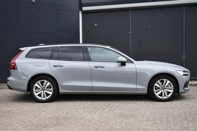 Volvo V60 B4 Essential Adaptieve Cruise Control | BLIS | Achterruitrijcamera | Lederen bekleding | Stoel en stuurwiel verwarming | Google services | Achterbank verwarmd |