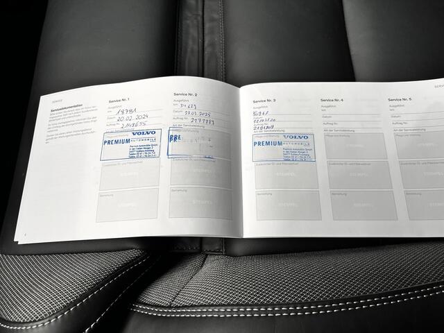 Volvo V60 2.0 T8 Plug-in hybrid AWD Plus Dark / Dealer onderhouden / Leder / Panorama schuifdak / Elektrisch verstelbare stoelen met memory / Elektrische achterklep / Adaptive Cruise Control / Stuur-, stoel- & achterbankverwarming / Camera / Apple Carplay/Android A
