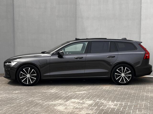 Volvo V60 2.0 T8 Plug-in hybrid AWD Plus Dark / Dealer onderhouden / Leder / Panorama schuifdak / Elektrisch verstelbare stoelen met memory / Elektrische achterklep / Adaptive Cruise Control / Stuur-, stoel- & achterbankverwarming / Camera / Apple Carplay/Android A