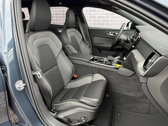 Volvo V60 2.0 T6 Plug-in hybrid AWD Ultra Dark | Sportstoelen| SOH 100%| Schuif-/Kantel dak | Full-LED | Adaptieve Cruise Control | Head-Up Display | Stoelverwarming Voor en Achter | 19" | Getint Glas | Harman Kardon Audio | BLIS |