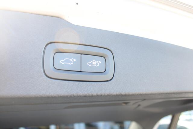 Volvo V60 B4 197 PK Automaat R-Design | Schuif/Kantel Dak | Leder Sportstoelen | H & K | Trekhaak | Stoel/stuur verw. | BLIS |